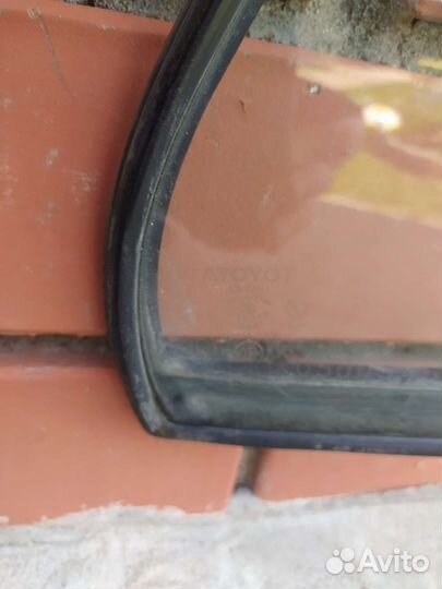 Стекло правое Toyota Sprinter AE95