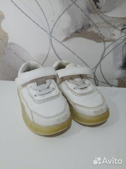 Кроссовки adidas