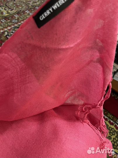 Очень красивый “Gerry W”палантин, цвет безумный