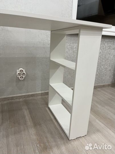 Письменный стол