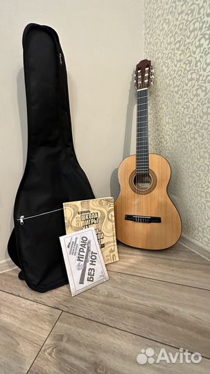 Продается б/у Акустическая гитара 3/4 Hohner