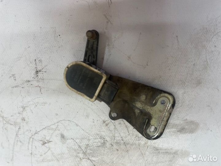 Датчик положения кузова передний левый