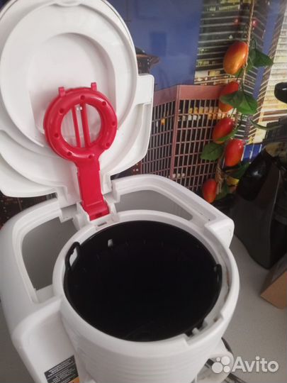 Кофеварка новая