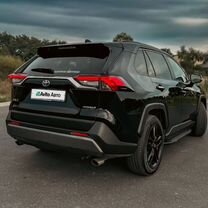 Toyota RAV4 2.5 AT, 2019, 138 000 км, с пробегом, цена 2 260 000 руб.