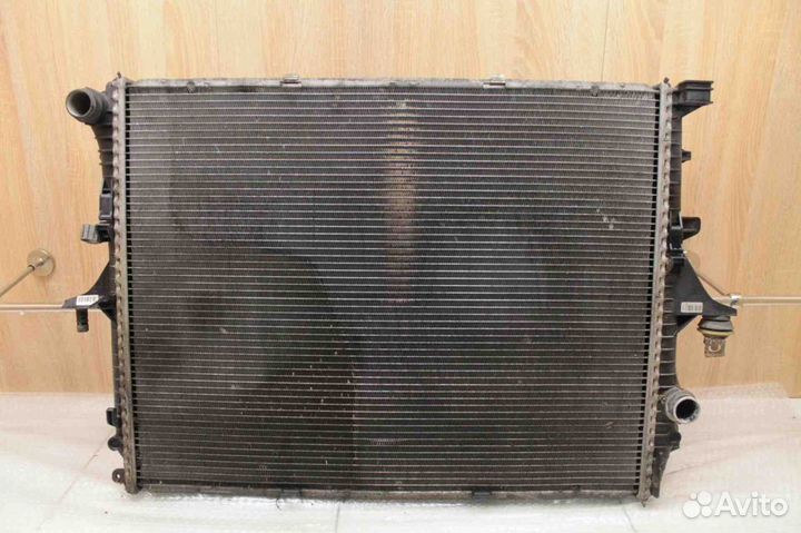 Радиатор охлаждения Audi Q7 2005-2015VW Touareg 2