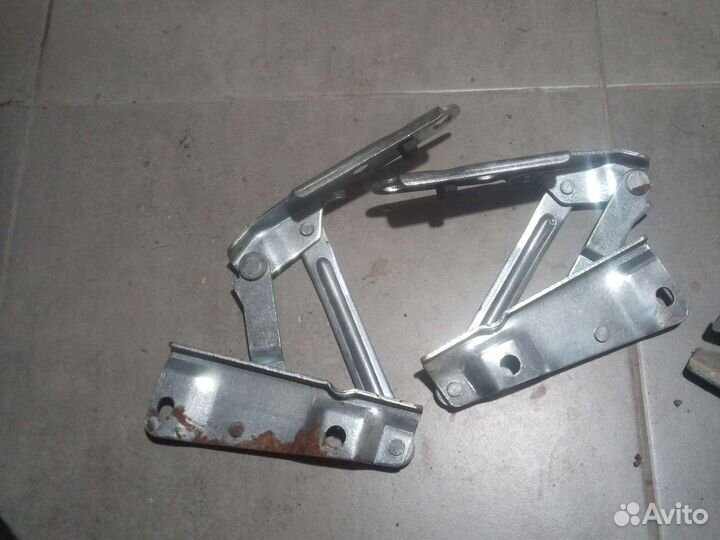 Петля капота Skoda Fabia 99-07, правая,Левая