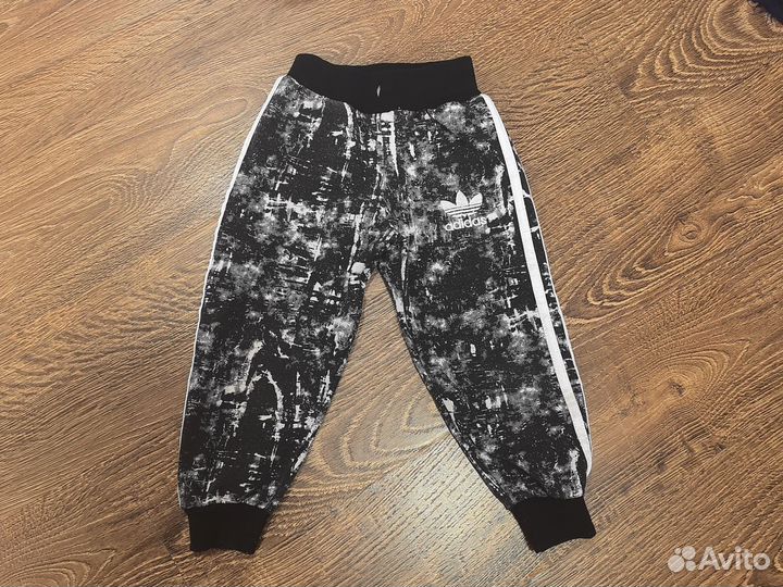 Спортивный костюм на мальчика 1.5-2 года