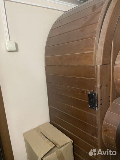 Декоративная стойка для пива и вина