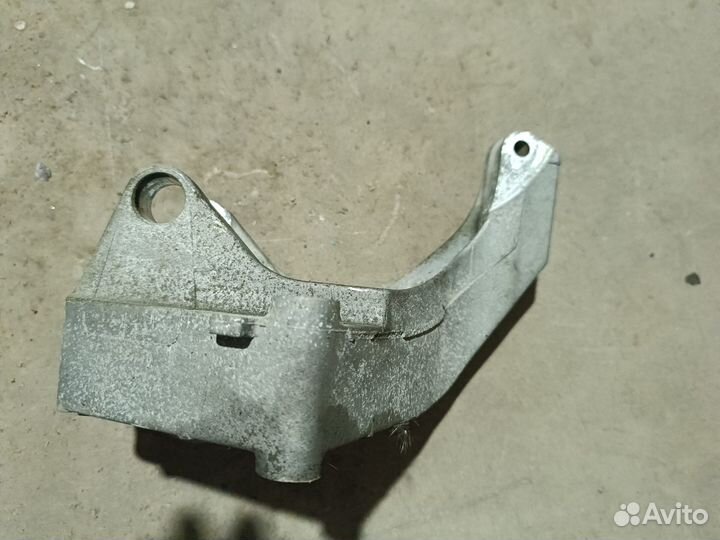 Кронштейн генератора granta