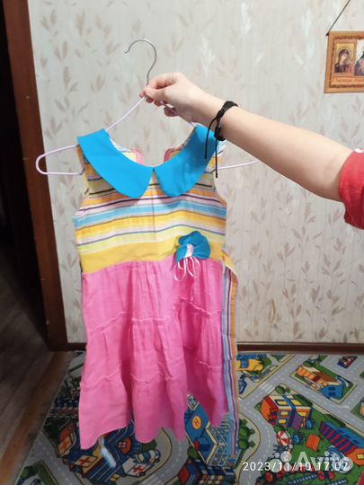 Продам костюмы платья