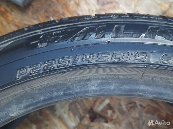 Falken Ziex ZE001 A/S 225/45 R19