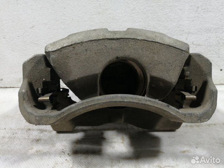 Суппорт передний передний правый Toyota Corolla