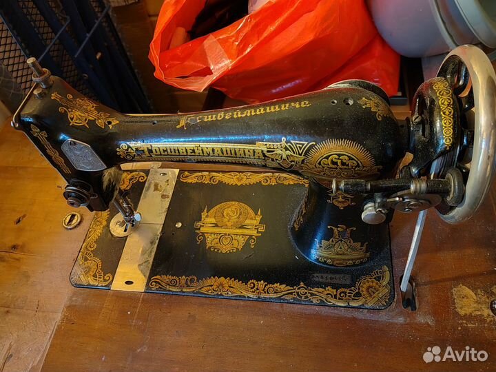 Швейная машинка зингер