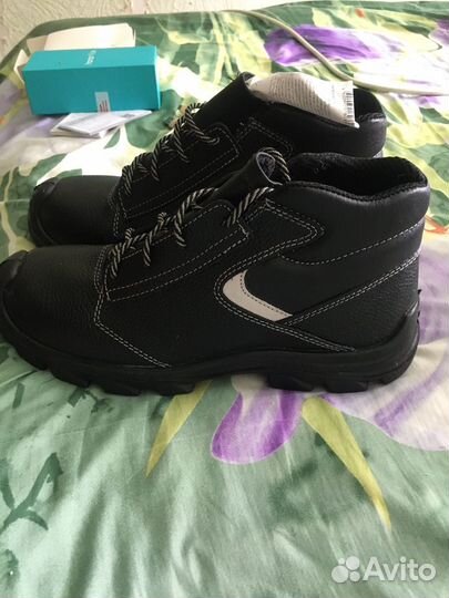 Ботинки рабочие с защитными свойствами