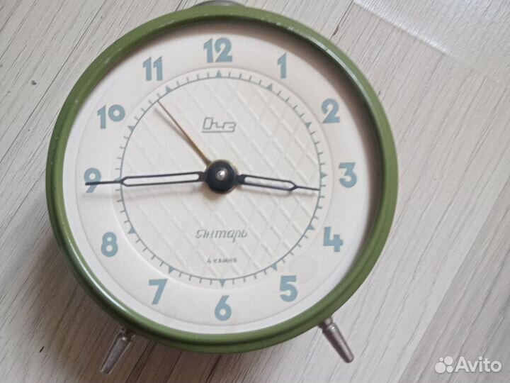 Настольные часы будильник Янтарь 4 камня