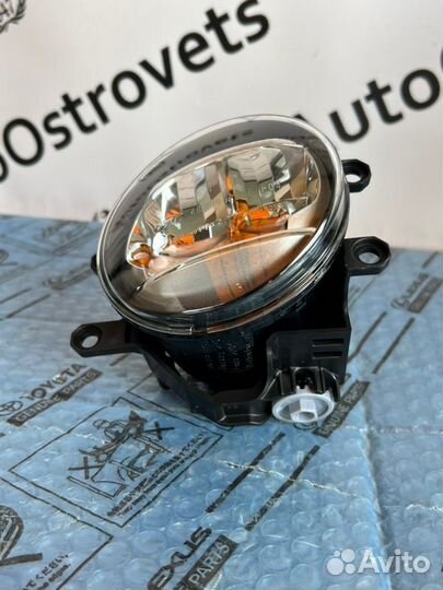 Противотуманная фара правая Lexus Toyota