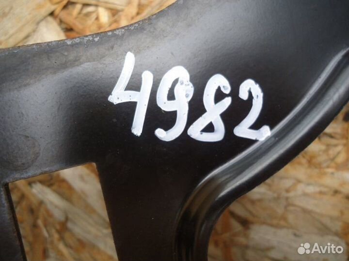 Кронштейн Volkswagen Touareg 7L6 BAR