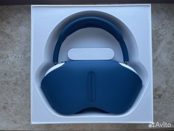 Apple AirPods Max sky blue