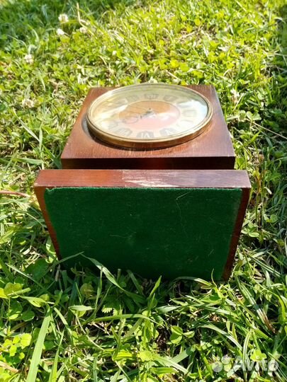 Часы настольные весна