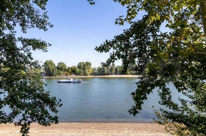 Коттедж 173,3 м² на участке 9,8 сот.