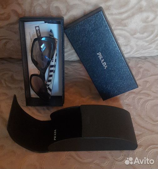 Солнцезащитные очки женские Prada