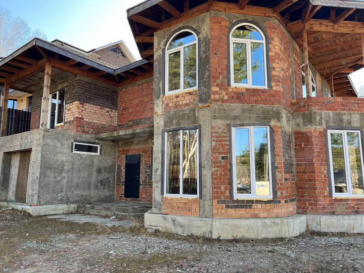 Коттедж 279 м² на участке 8 сот.