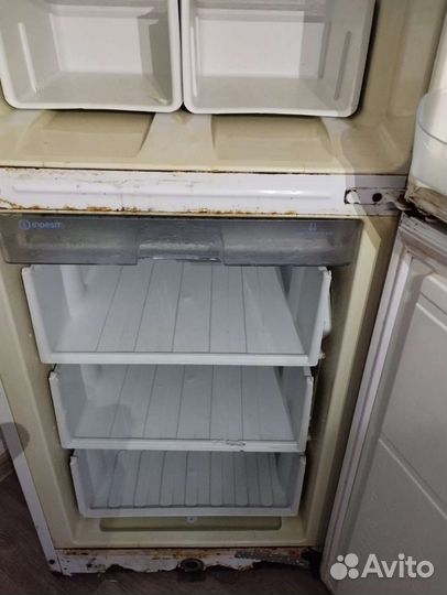 Холодильник рабочий на запчасти