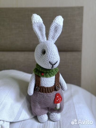 Вязаные игрушки зайка