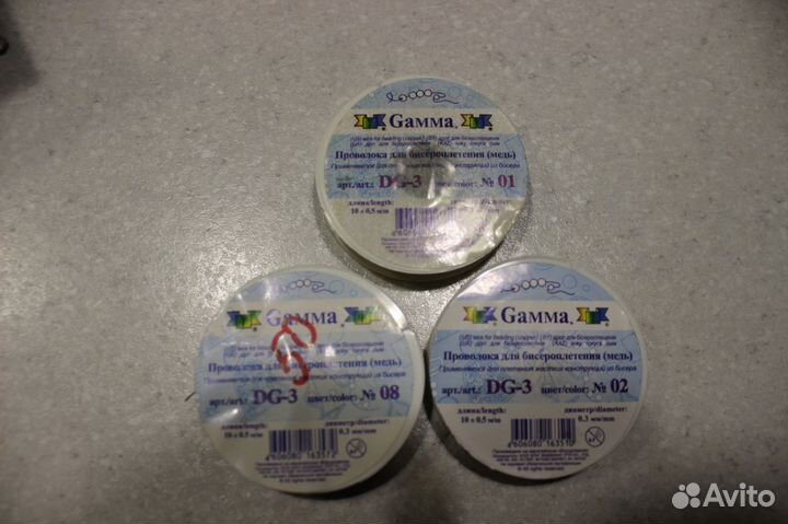 Бисер, нитки мулине, вышивки, клей для пистолета