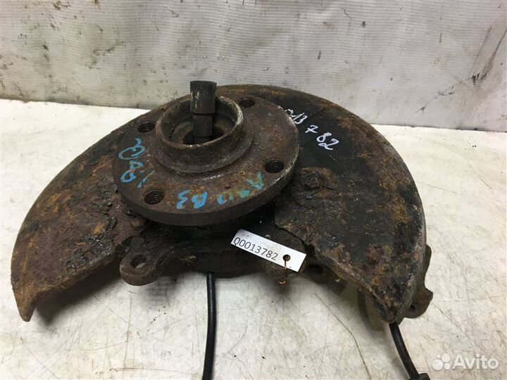 Кулак поворотный задний левый Audi 80/90 B3