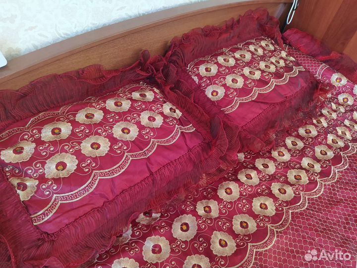 Покрывало с наволочками