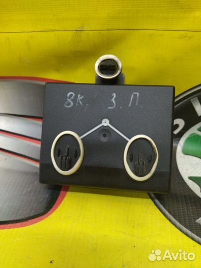 Блок управления дверьми задний правый Audi A4