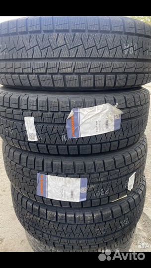 Pirelli Formula Ice FR 215/60 R17