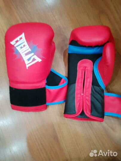 Боксерские перчатки