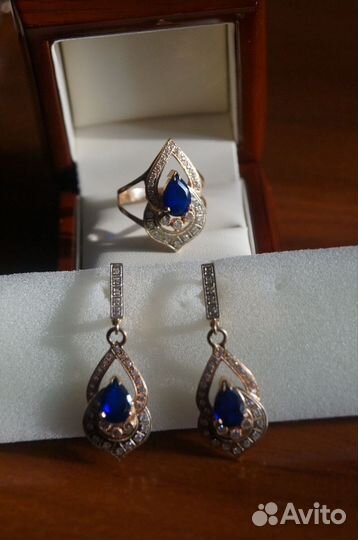 Золотой женский комплект