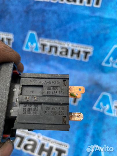 Кнопка аварийной сигнализации Opel Vectra B X18XE