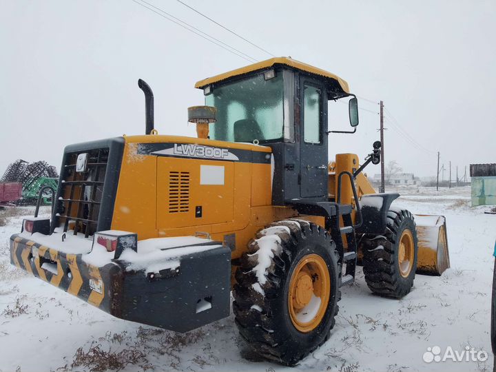 Фронтальный погрузчик XCMG LW300F, 2013