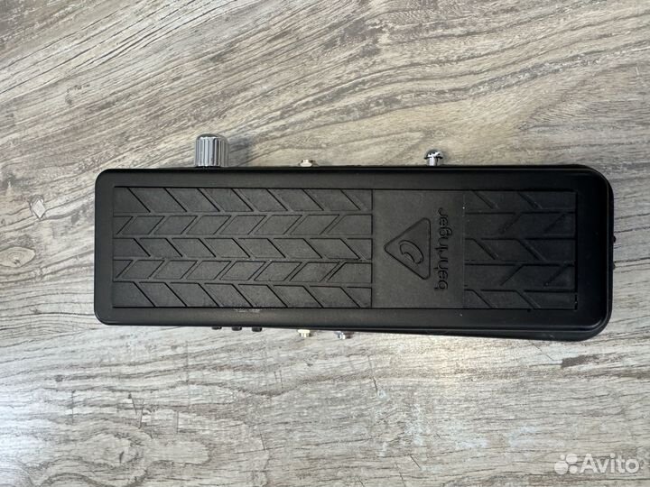 Behringer HB01 wah-wah педаль