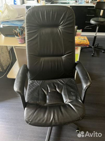 Кожанное кресло