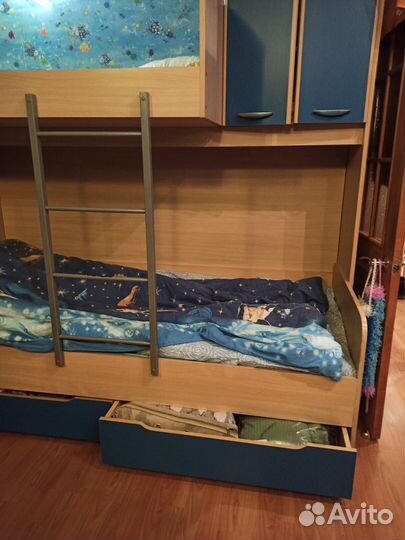 Кровать двухьярусная