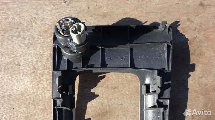 Рамка селектора Toyota Allex NZE124 1NZ-FE 2004/6