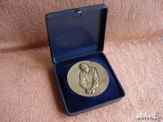 Медаль настольная