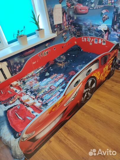 Детская кровать машина