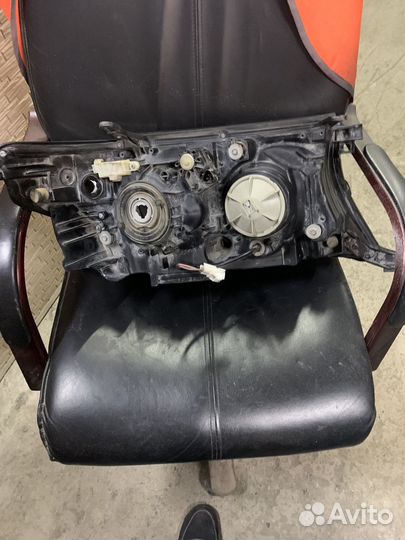 Левая фара land cruiser 200