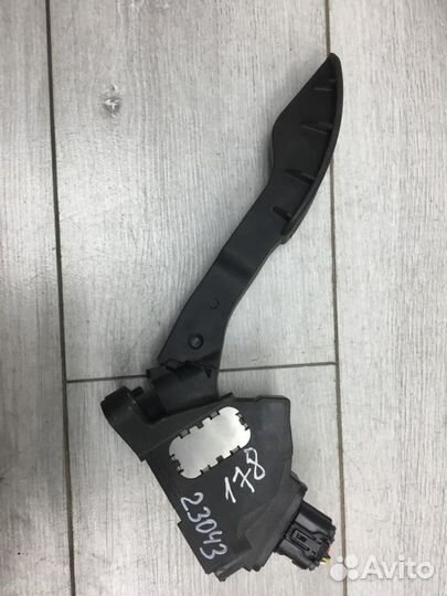 Педаль газа Toyota Auris хэтчбек 1ND-TV 2007