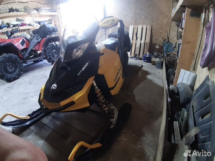 BRP summit 50TH 800R