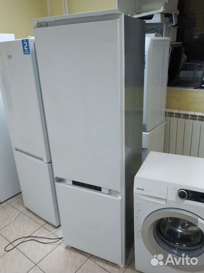 Холодильник В стройка Hotpoint Ariston доставка