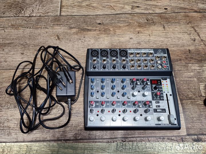 Микшерный пульт Behringer Xenyx 1202FX