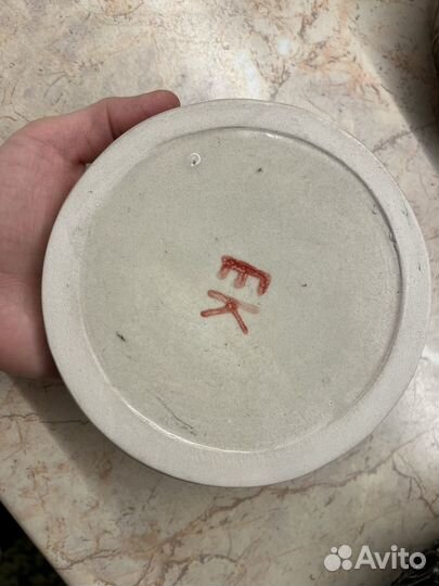 Небольшая тарелка ручной работы