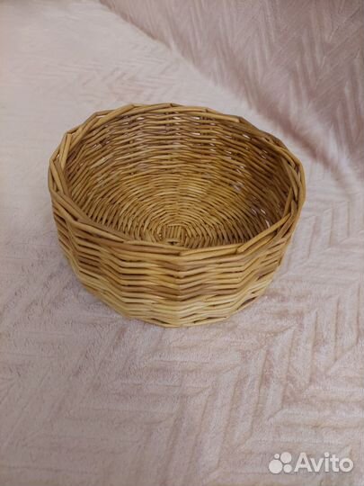 Корзина плетеная из бумажной лозы